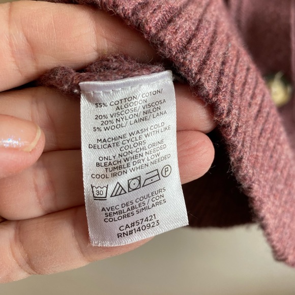 Pretty soft rose color sweater in very good condition, perfect for Fall layering - Picture 6 of 6